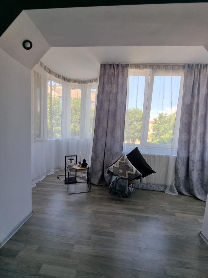 Clau Home Hunedoara Eksteriør billede