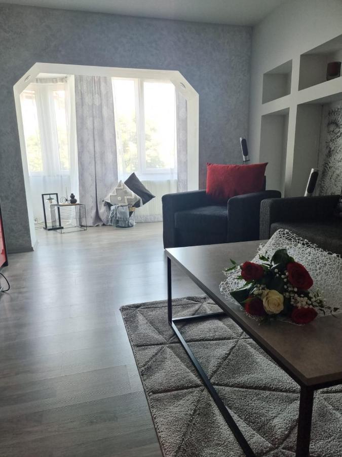 Clau Home Hunedoara Eksteriør billede